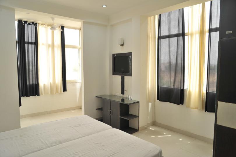 Aura Suites Gurgaon Exterior photo